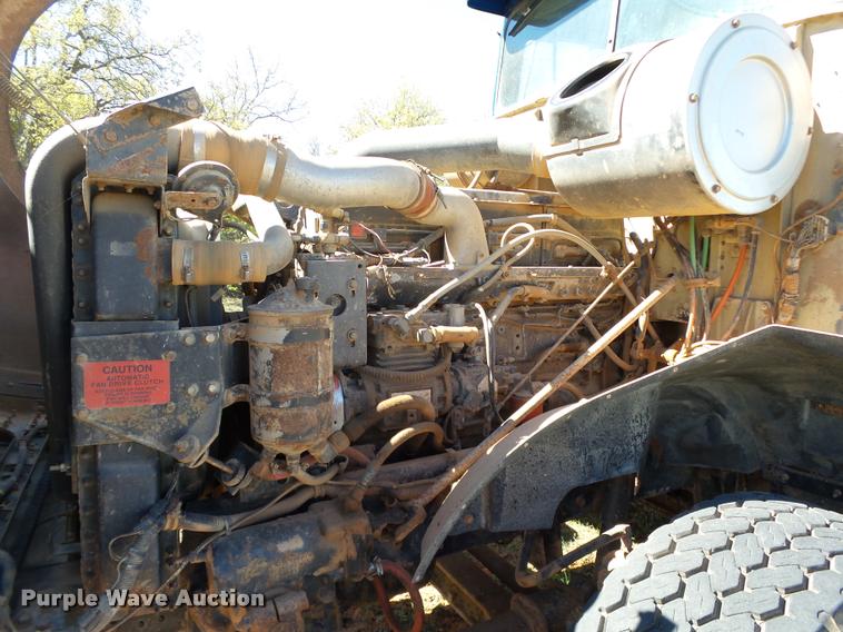 image for item DB4689 1993 International 9400 vacuum tank truck