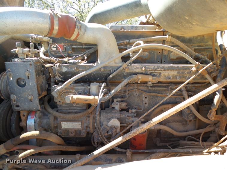 image for item DB4689 1993 International 9400 vacuum tank truck
