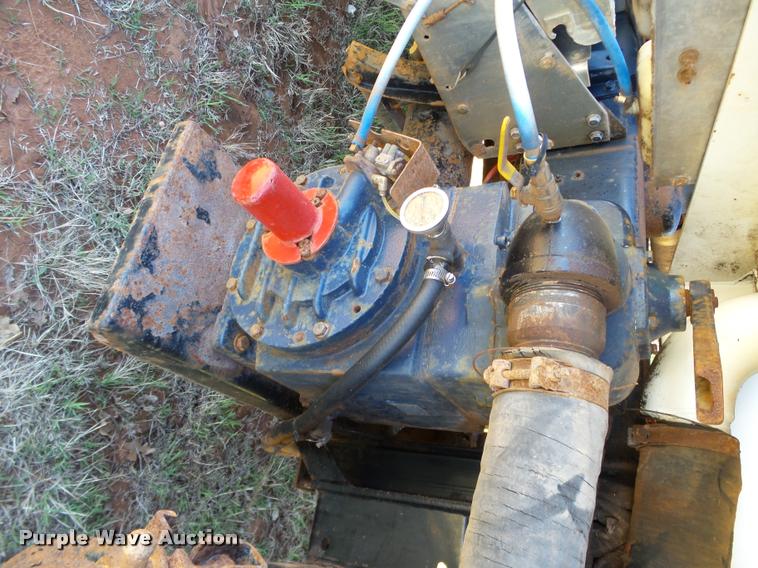 image for item DB4689 1993 International 9400 vacuum tank truck