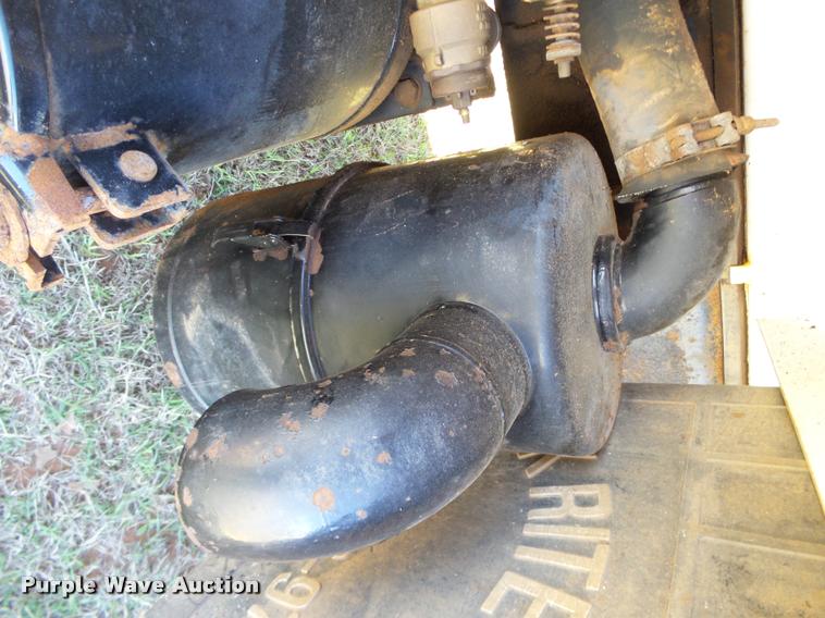 image for item DB4689 1993 International 9400 vacuum tank truck