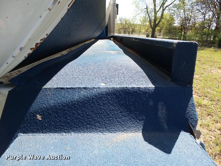 image for item DB4689 1993 International 9400 vacuum tank truck