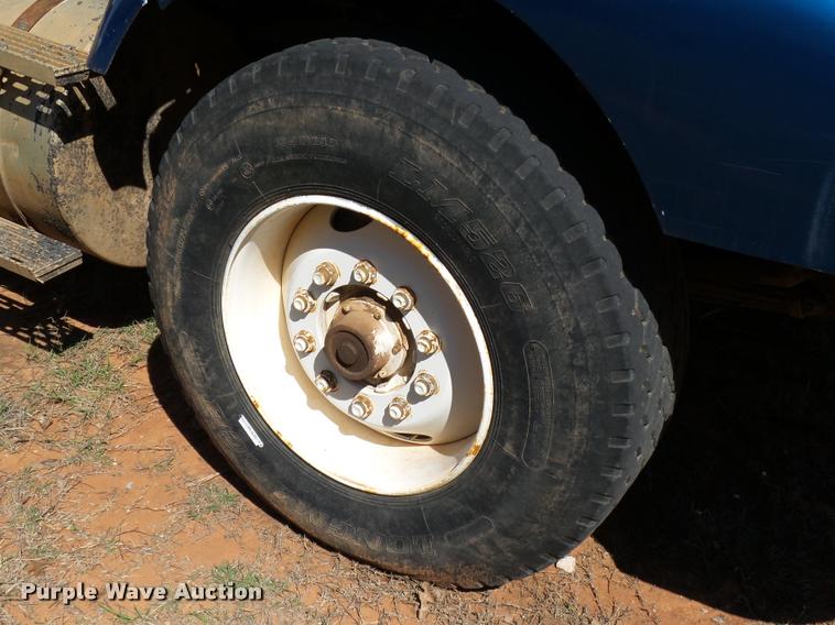 image for item DB4689 1993 International 9400 vacuum tank truck