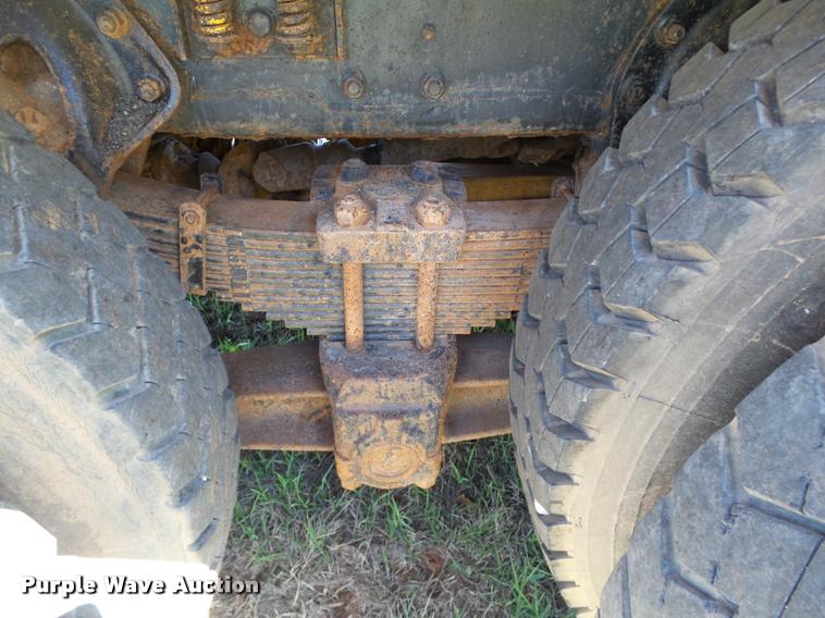 image for item DB4689 1993 International 9400 vacuum tank truck