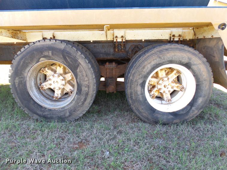 image for item DB4689 1993 International 9400 vacuum tank truck