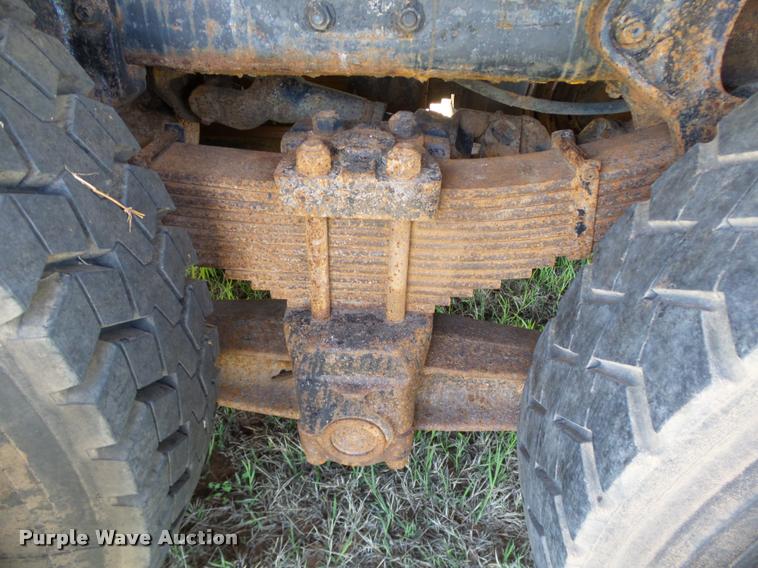 image for item DB4689 1993 International 9400 vacuum tank truck