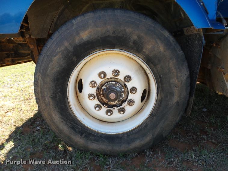 image for item DB4689 1993 International 9400 vacuum tank truck