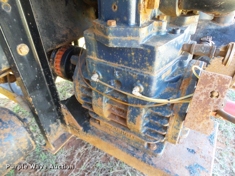 image for item DB4689 1993 International 9400 vacuum tank truck