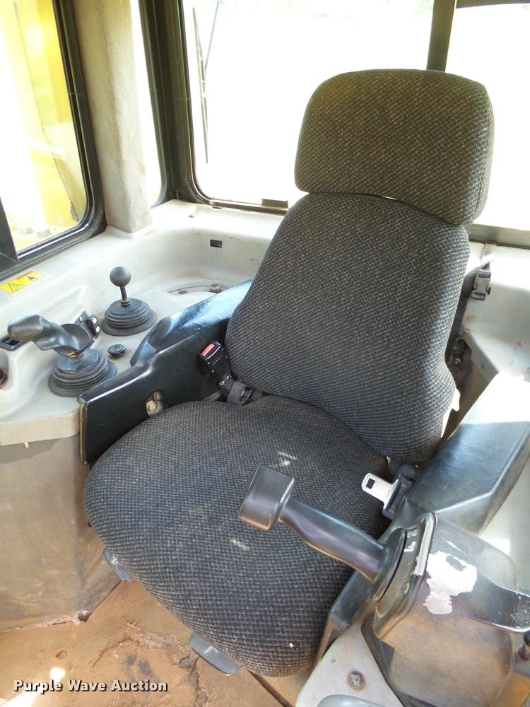 image for item DB4723 2006 Caterpillar D6R XL Series III dozer