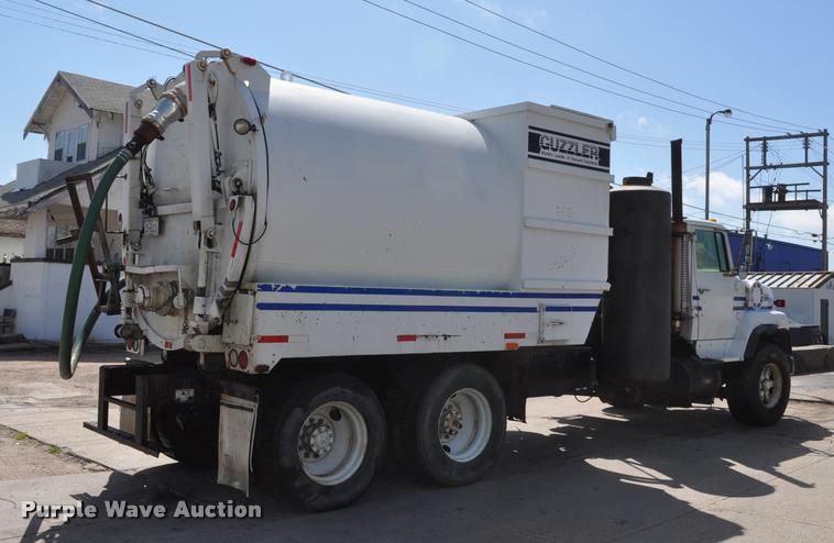 image for item DC6499 1990 Ford LTS8000 vacuum truck
