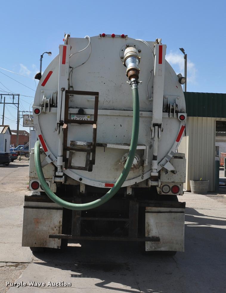 image for item DC6499 1990 Ford LTS8000 vacuum truck