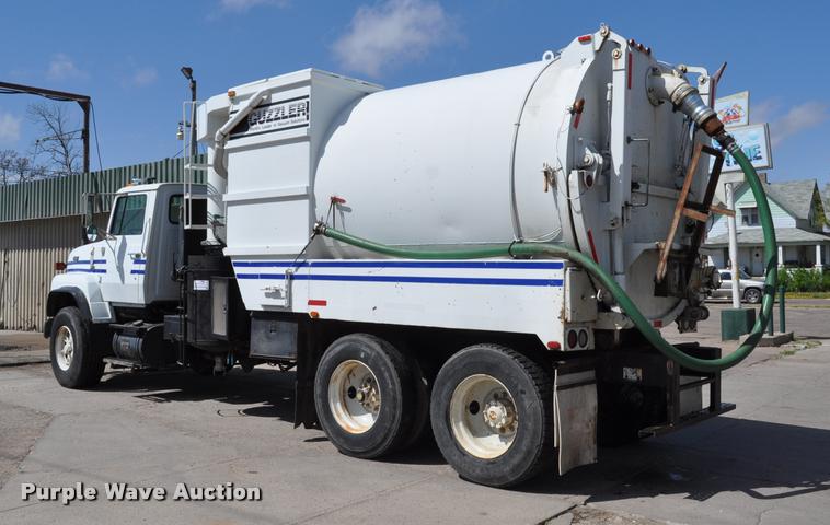 image for item DC6499 1990 Ford LTS8000 vacuum truck