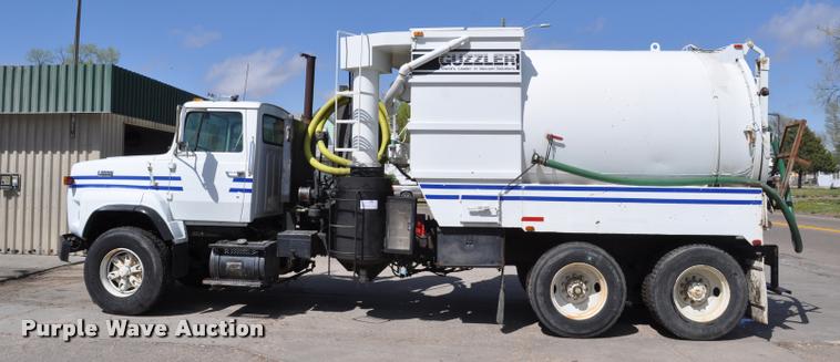 image for item DC6499 1990 Ford LTS8000 vacuum truck
