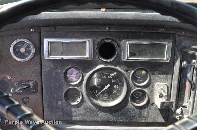 image for item DC6499 1990 Ford LTS8000 vacuum truck