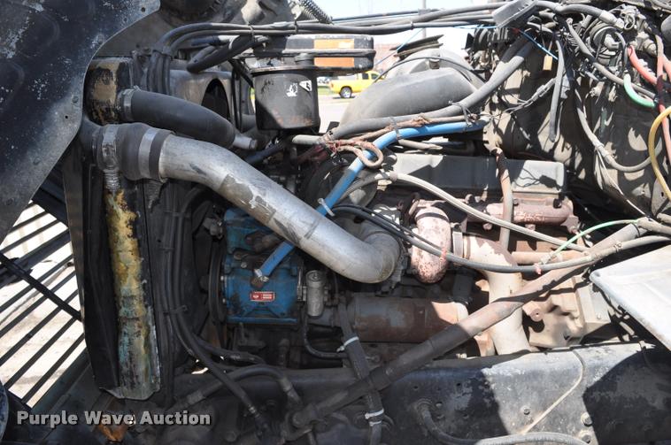 image for item DC6499 1990 Ford LTS8000 vacuum truck