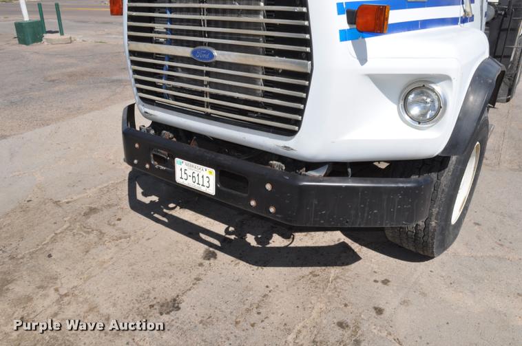 image for item DC6499 1990 Ford LTS8000 vacuum truck