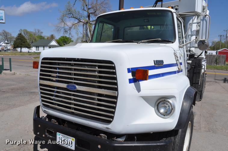 image for item DC6499 1990 Ford LTS8000 vacuum truck