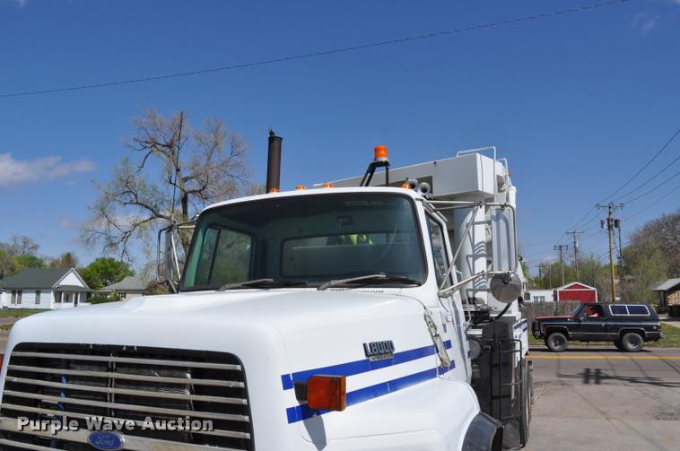 image for item DC6499 1990 Ford LTS8000 vacuum truck