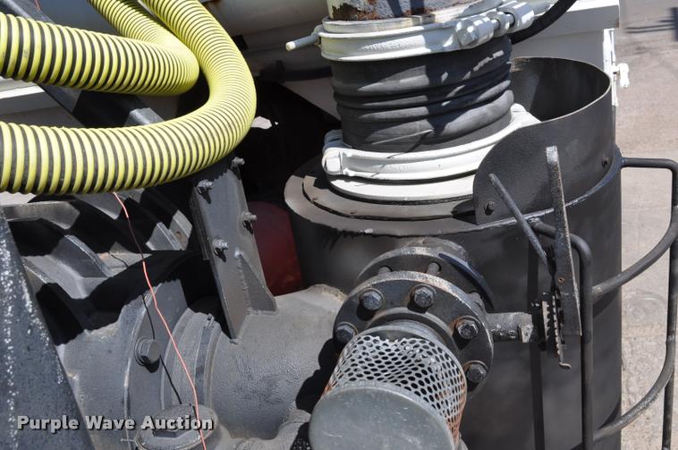 image for item DC6499 1990 Ford LTS8000 vacuum truck