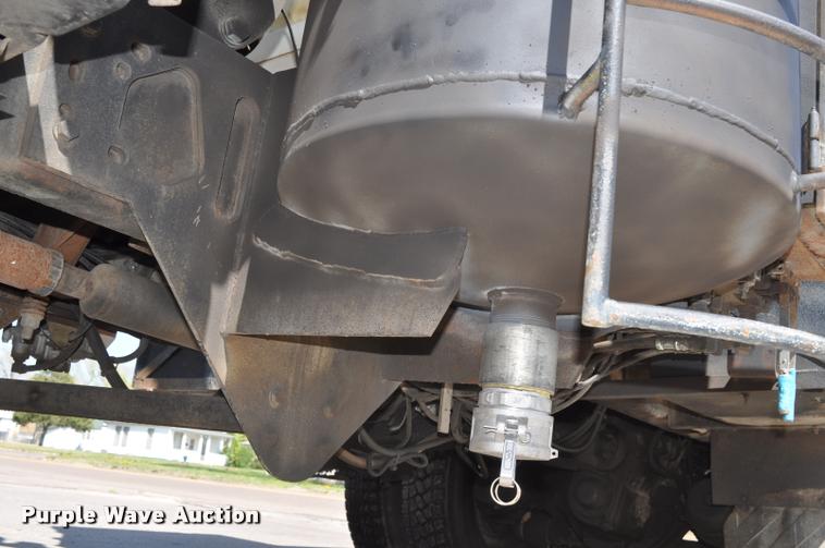 image for item DC6499 1990 Ford LTS8000 vacuum truck