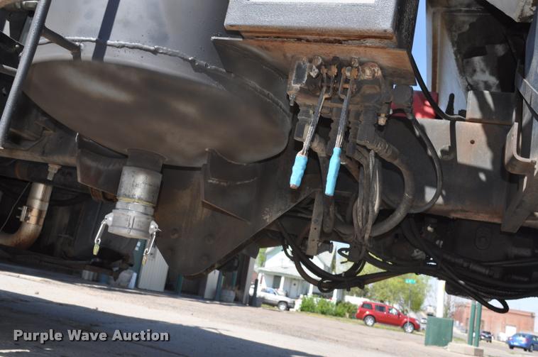 image for item DC6499 1990 Ford LTS8000 vacuum truck