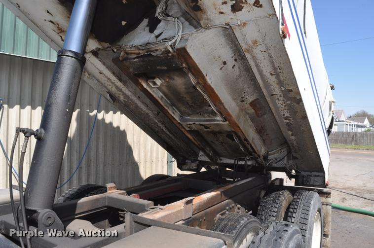 image for item DC6499 1990 Ford LTS8000 vacuum truck