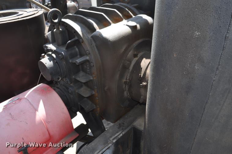 image for item DC6499 1990 Ford LTS8000 vacuum truck