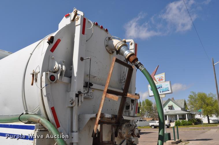 image for item DC6499 1990 Ford LTS8000 vacuum truck