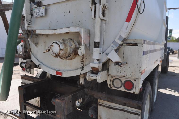 image for item DC6499 1990 Ford LTS8000 vacuum truck