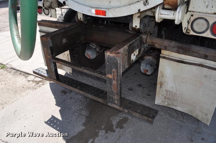 image for item DC6499 1990 Ford LTS8000 vacuum truck