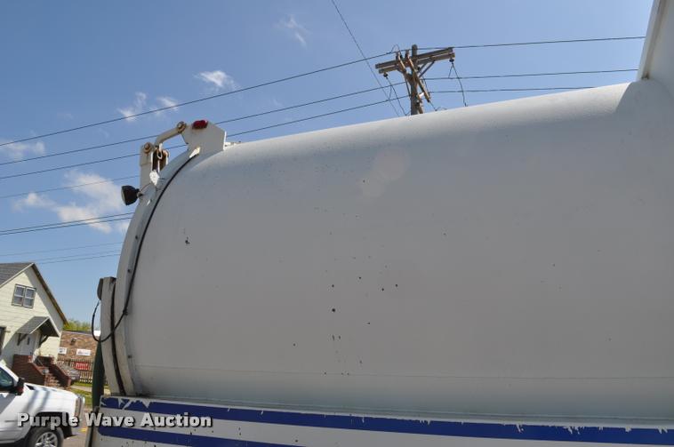 image for item DC6499 1990 Ford LTS8000 vacuum truck