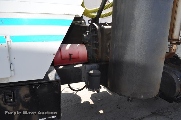 image for item DC6499 1990 Ford LTS8000 vacuum truck