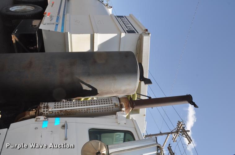 image for item DC6499 1990 Ford LTS8000 vacuum truck