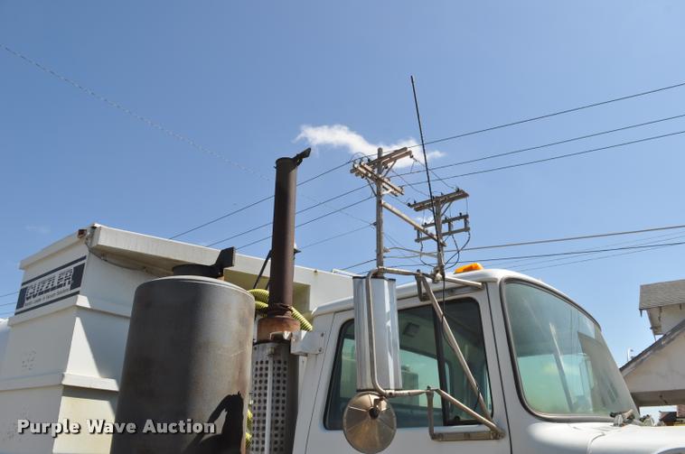 image for item DC6499 1990 Ford LTS8000 vacuum truck