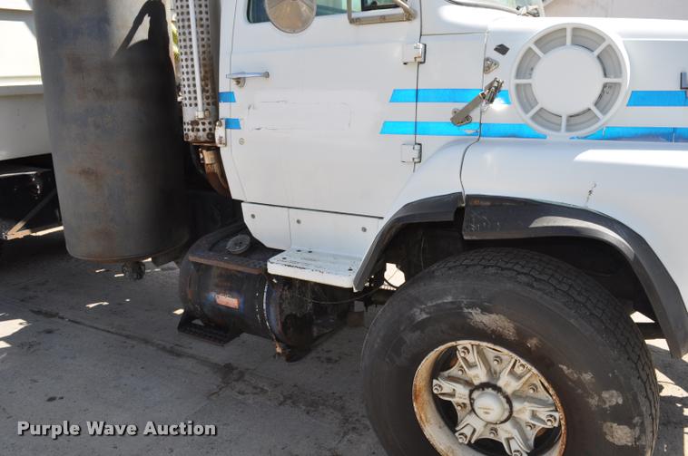 image for item DC6499 1990 Ford LTS8000 vacuum truck
