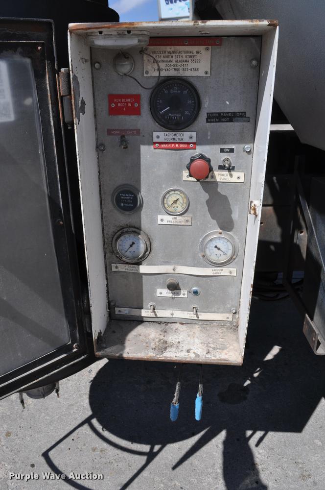 image for item DC6499 1990 Ford LTS8000 vacuum truck