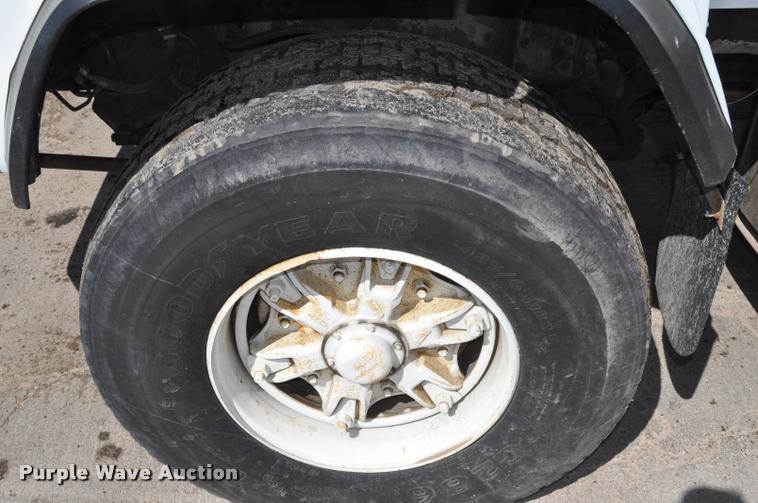 image for item DC6499 1990 Ford LTS8000 vacuum truck