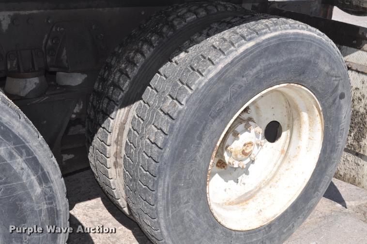 image for item DC6499 1990 Ford LTS8000 vacuum truck