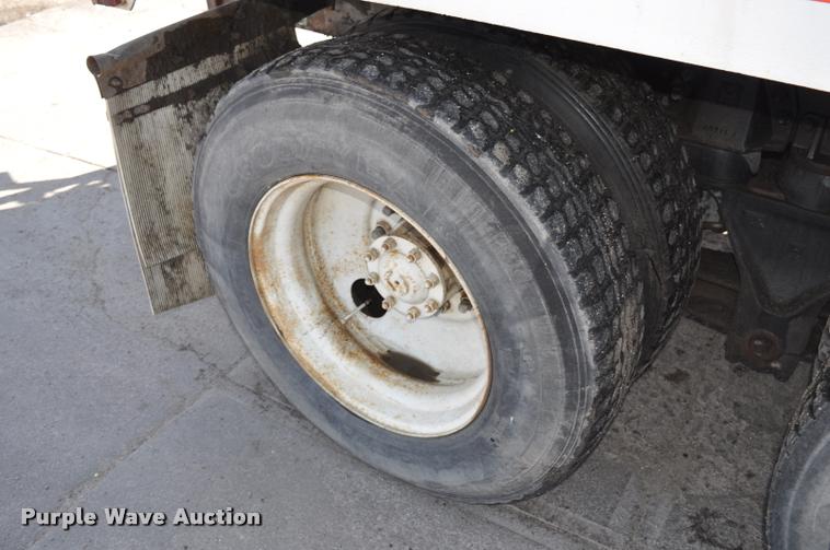 image for item DC6499 1990 Ford LTS8000 vacuum truck