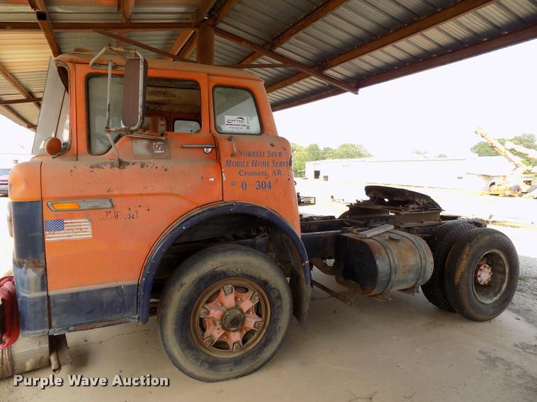 image for item DC7231 1987 Ford C800 truck chassis