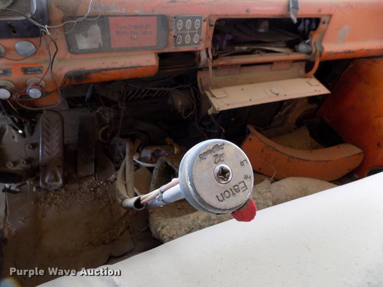 image for item DC7231 1987 Ford C800 truck chassis