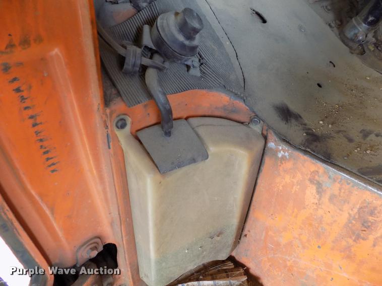 image for item DC7231 1987 Ford C800 truck chassis