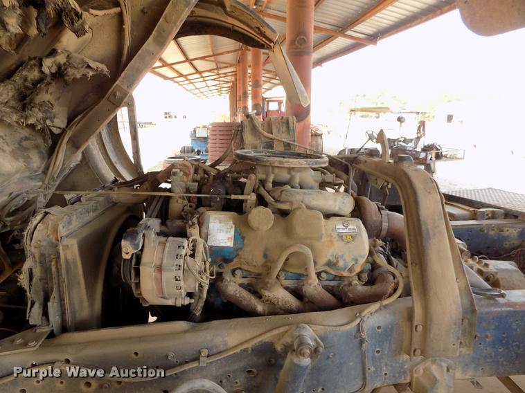 image for item DC7231 1987 Ford C800 truck chassis