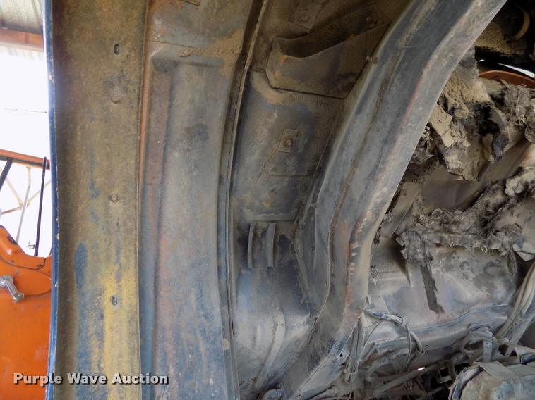 image for item DC7231 1987 Ford C800 truck chassis