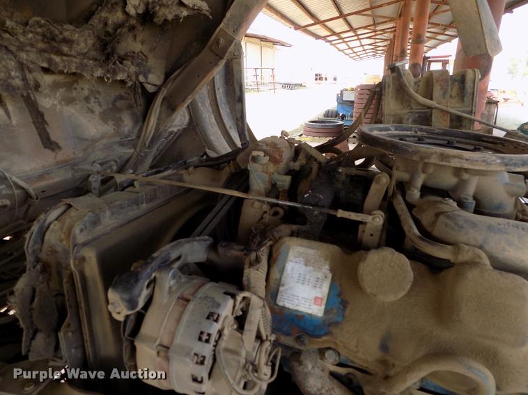 image for item DC7231 1987 Ford C800 truck chassis