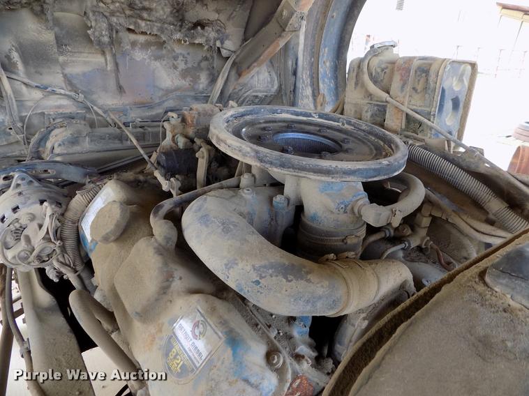 image for item DC7231 1987 Ford C800 truck chassis