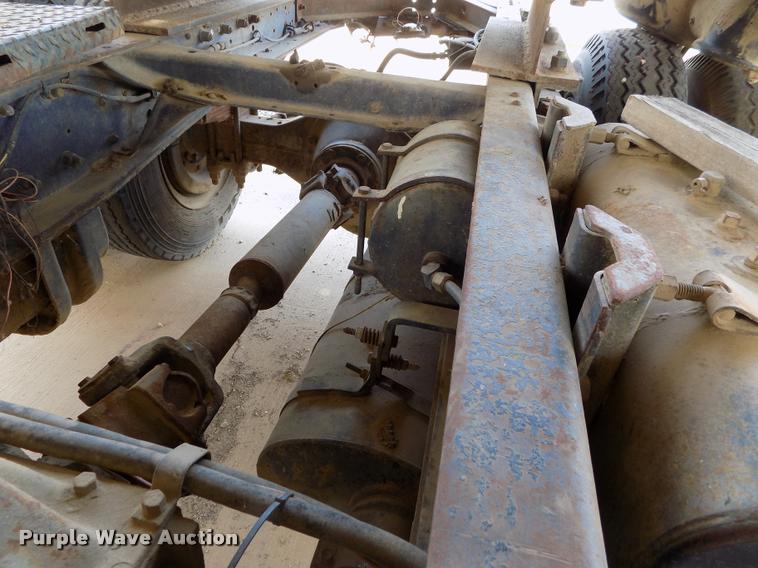 image for item DC7231 1987 Ford C800 truck chassis