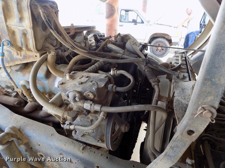 image for item DC7231 1987 Ford C800 truck chassis