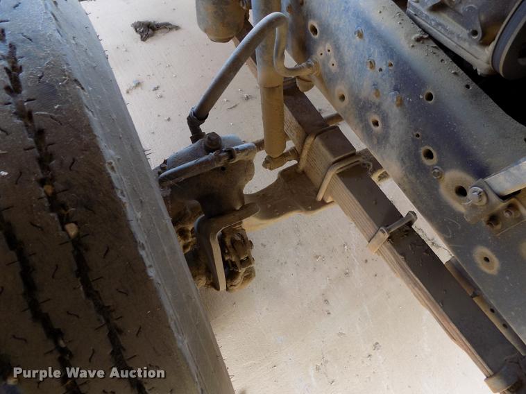 image for item DC7231 1987 Ford C800 truck chassis