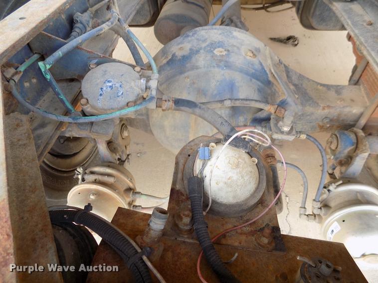 image for item DC7231 1987 Ford C800 truck chassis