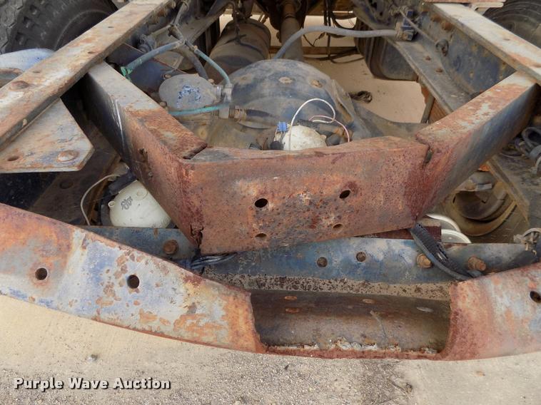 image for item DC7231 1987 Ford C800 truck chassis